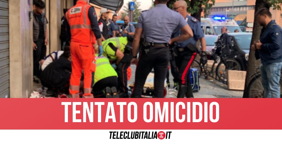 Casoria, sangue fuori al centro commerciale: 16enne accoltella rivale Casoria, sangue fuori al centro commerciale: 16enne accoltella rivale