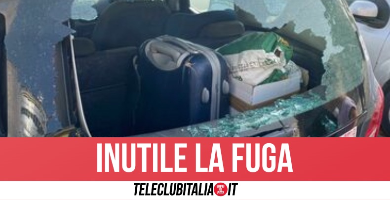 Napoli, spacca il vetro dell'auto per rubare due valigie: arrestato 