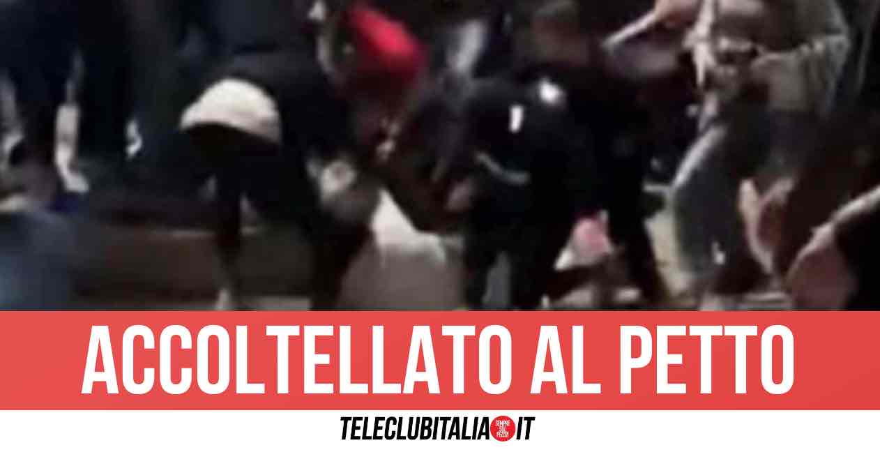 Pozzuoli, pugnalato al petto davanti alla discoteca: 23enne in rianimazione