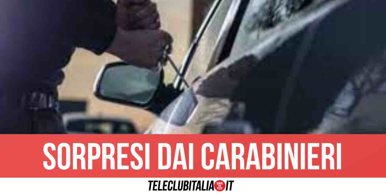 Napoli, sorpresi a rubare auto in sosta: due giovanissimi in manette