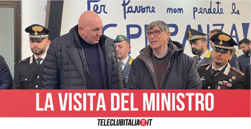 Crosetto a Caivano con don Patriciello: "Governo sta mantenendo gli impegni"