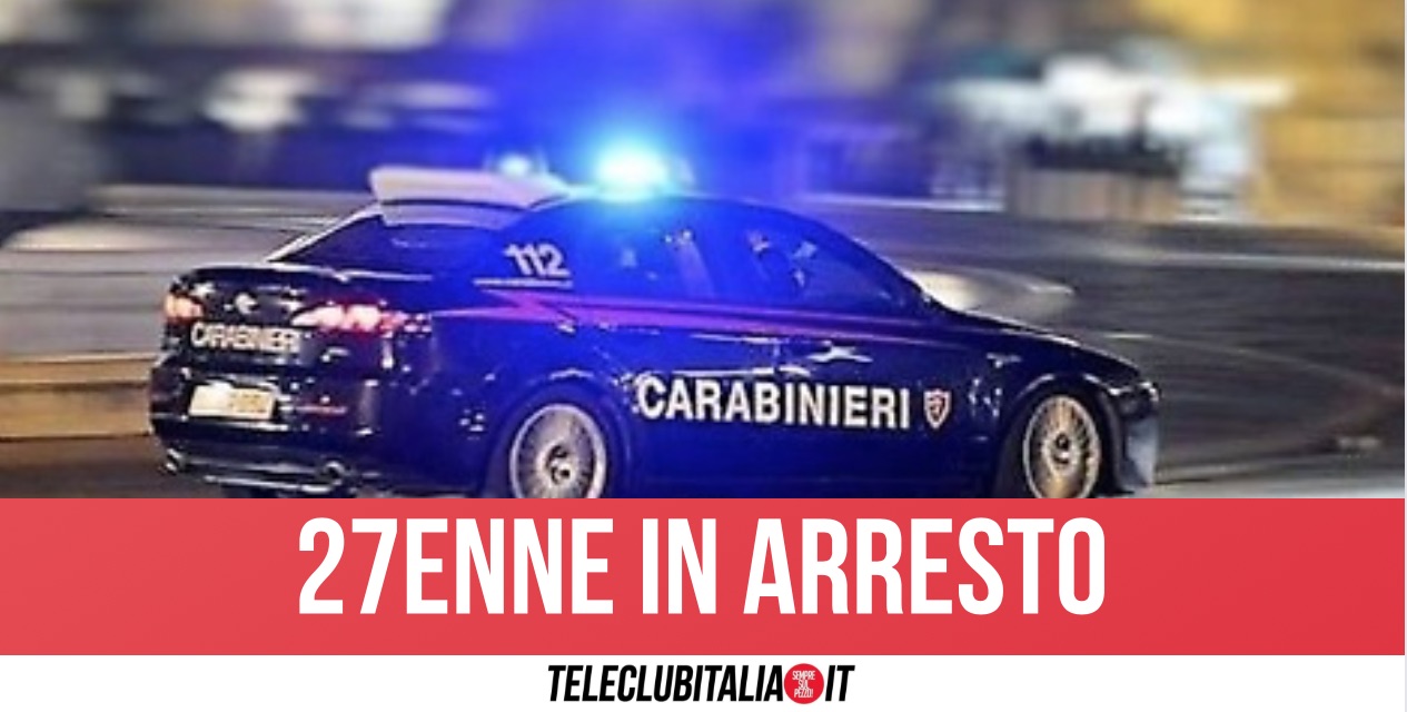 27enne fugge all'alt a Casoria su un'auto rubata e si schianta contro un altro veicolo: ferita una donna