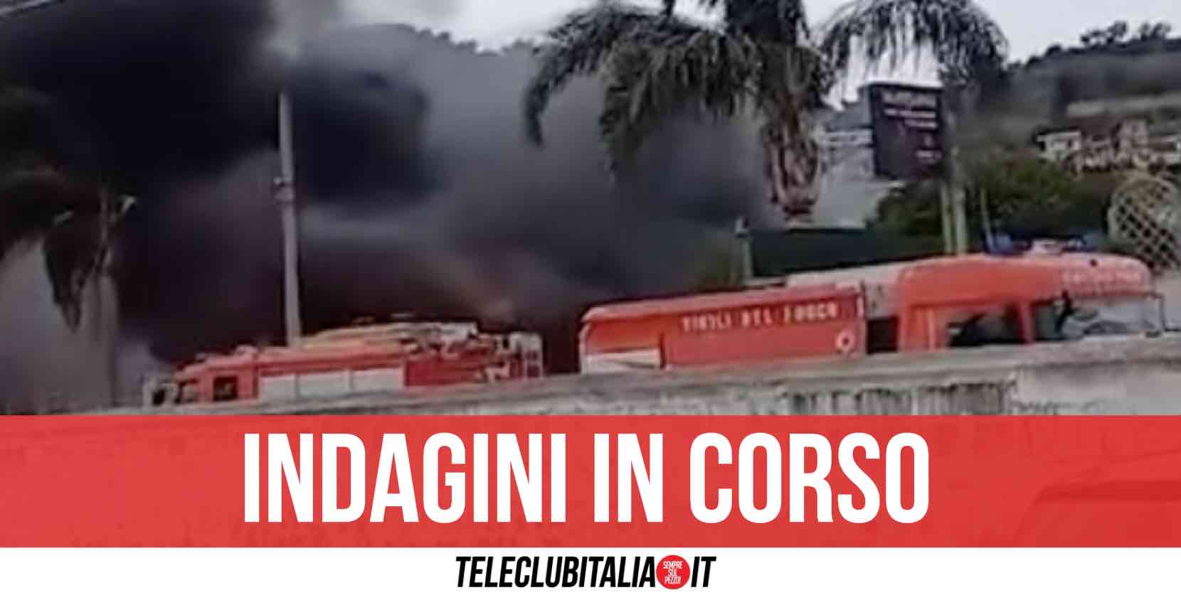 Deposito di abbigliamento in fiamme: maxi rogo ad Agnano