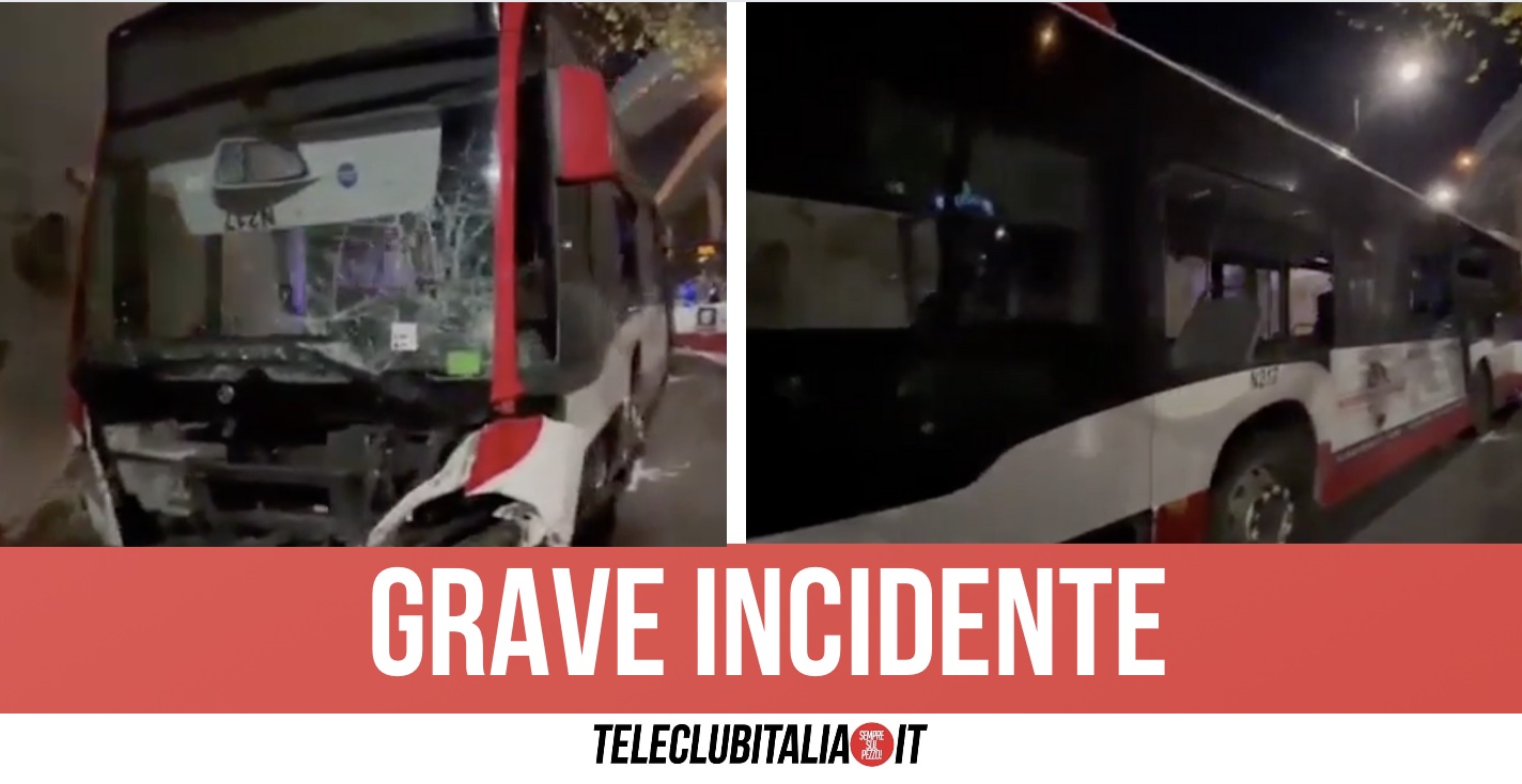 Napoli, autobus si schianta al corso Malta: feriti conducente e passeggera