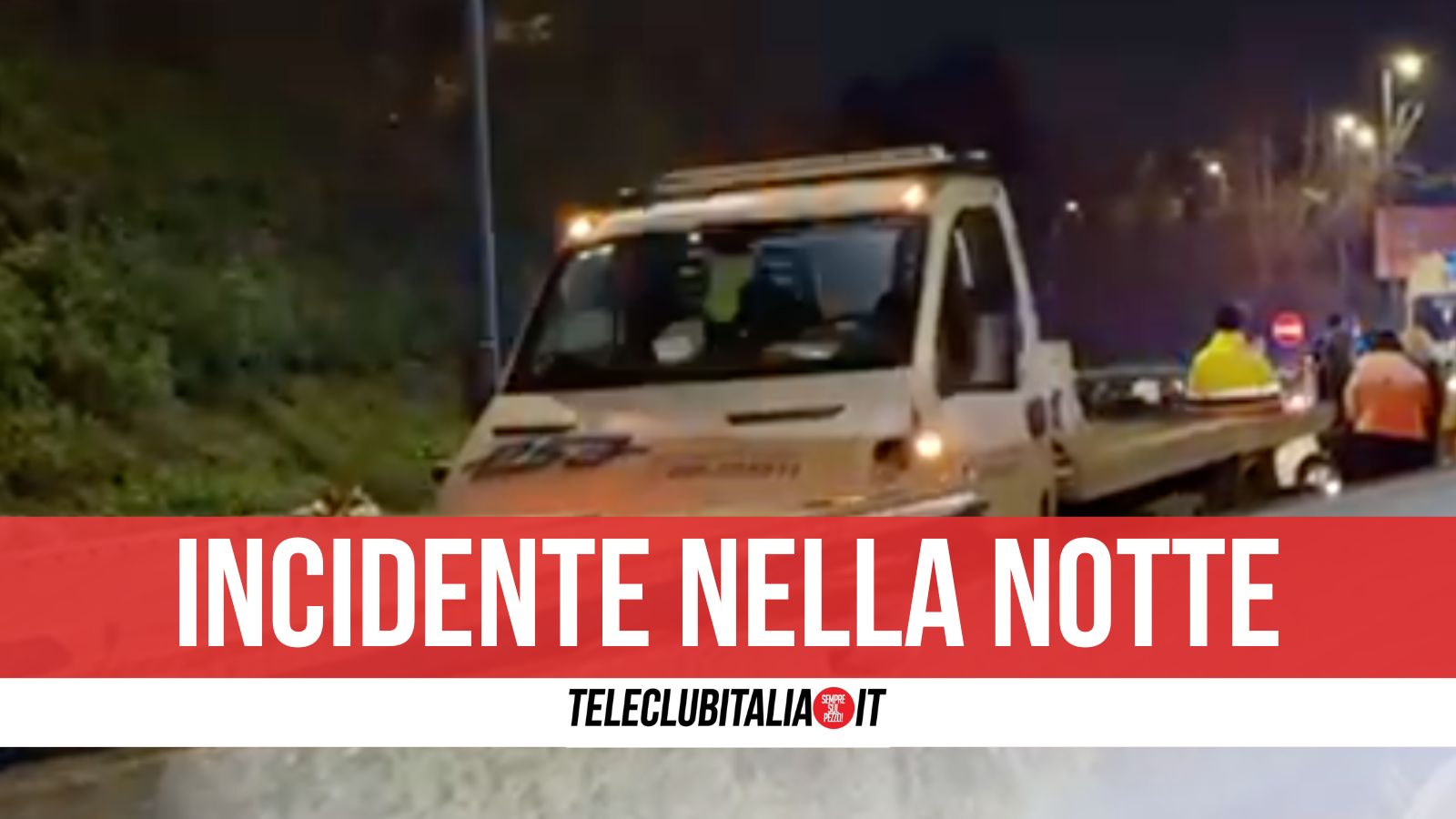 Schianto nella notte a Casoria, auto contro new jersey