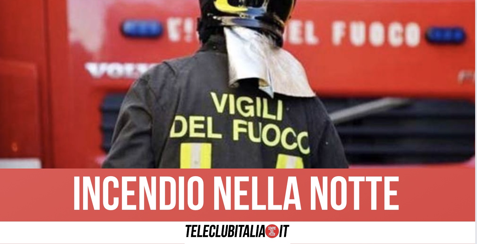 Napoli, incendio in un garage in piazza Carità: trovato il cadavere di un uomo