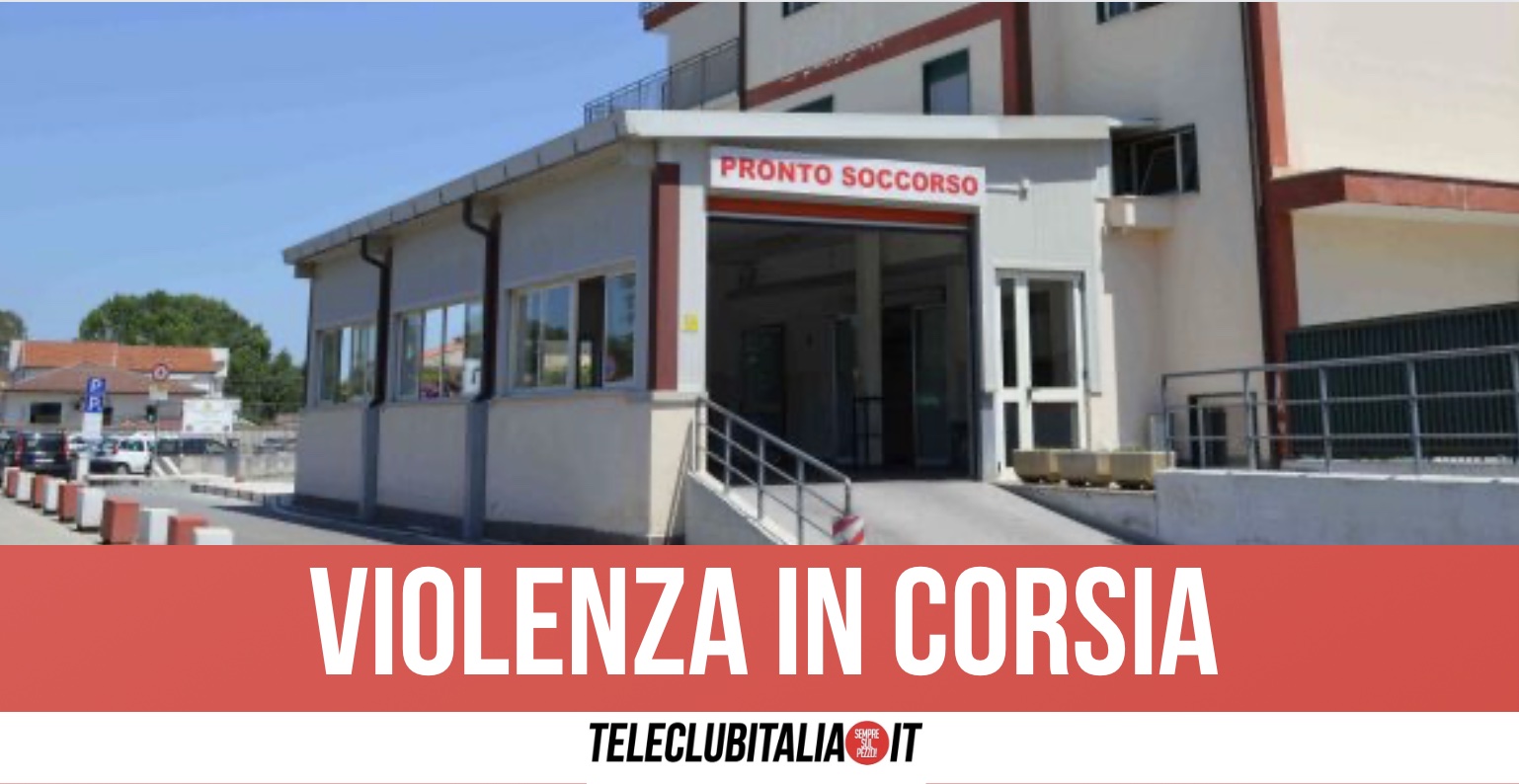 Infermiera aggredita al pronto soccorso del Pineta Grande: "Contusioni a spalla e polso"