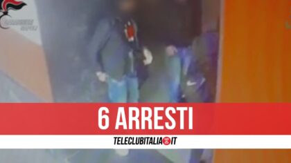 Napoli, rapinavano donne e anziani nella metro Cavour: sgominata la banda