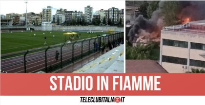 Marano, incendio nello stadio comunale chiuso da anni: in fiamme anche gli spogliatoi