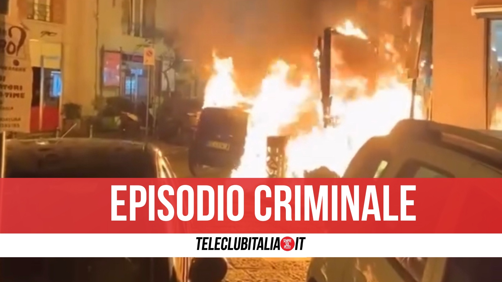 napoli chiaia auto in fiamme parcheggiatore abusivo