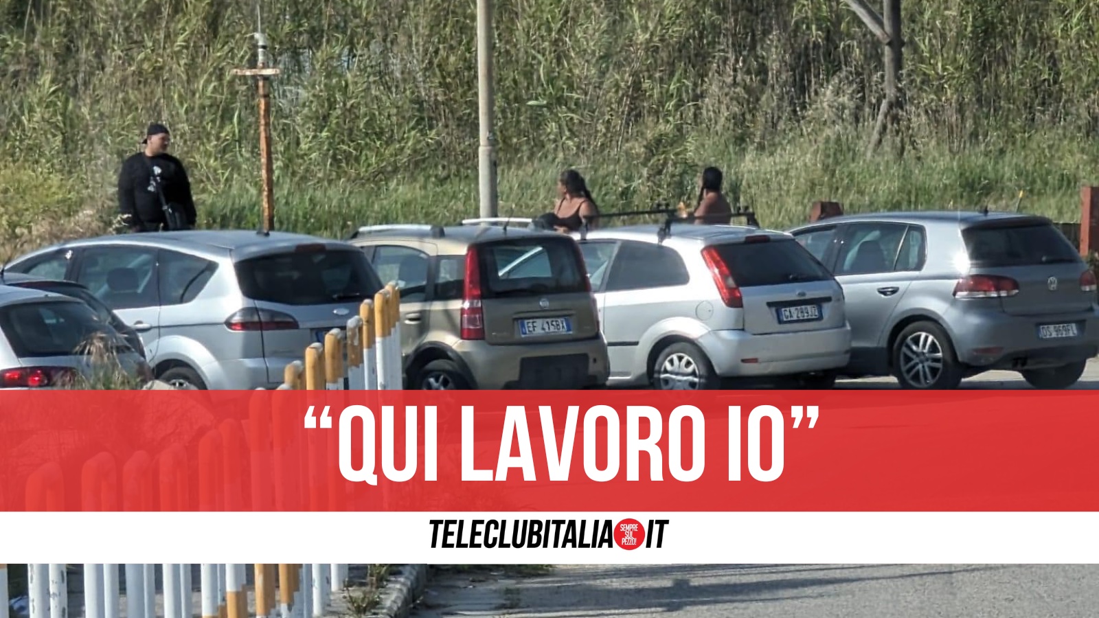 Varcaturo, parcheggio della spiaggia libera gestito da una donna: “Non le ho dato 2 euro”