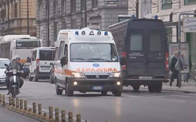 furto ambulanza quartieri san lorenzo napoli