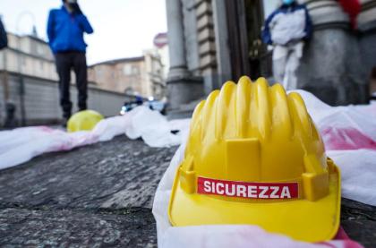 aversa operaio cade da impalcatura