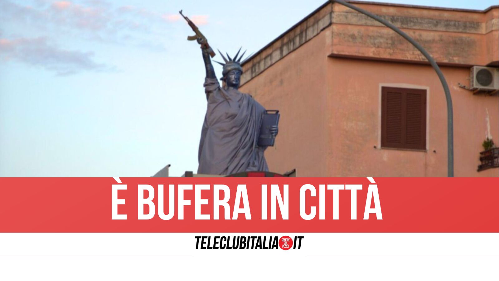 Polemiche Carnevale da Teleclubitalia.it polemiche al carnevale di acerra sfila il carro dei carcerati con la statua della libertà armata di mitra