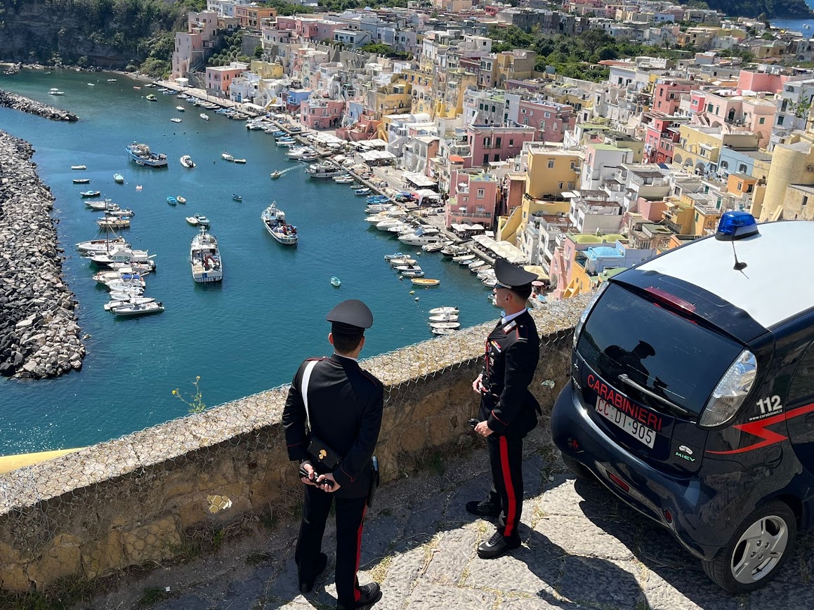 Abusivismo Procida Napoli Blitz