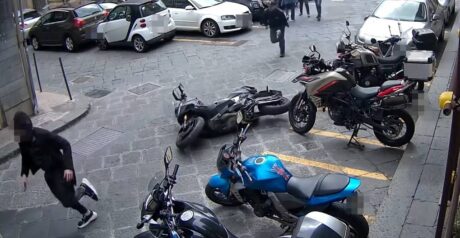Investe Poliziotti Napoli Arrestato