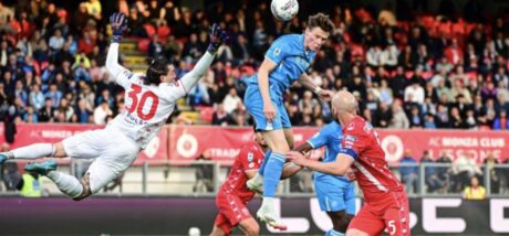 Monza-Napoli, la decide McTominay: Inter agganciata