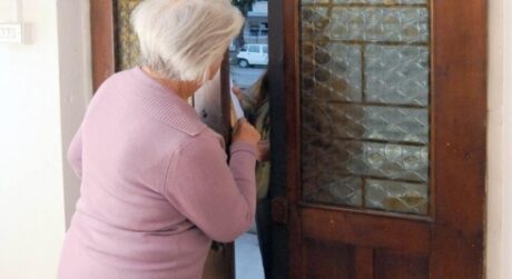 Da Caserta a Brindisi per truffare un'anziana: "Suo figlio ha investito donna incinta: servono 10mila euro"