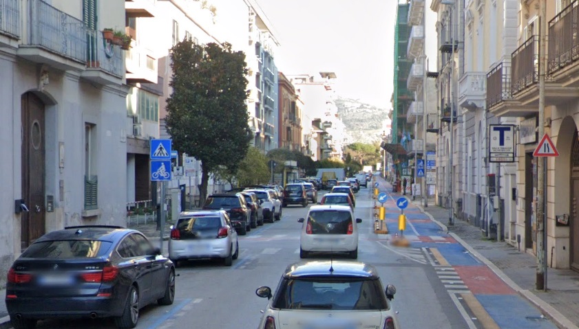 Via Renella Caserta Stacca Orecchio A Morsi Lite