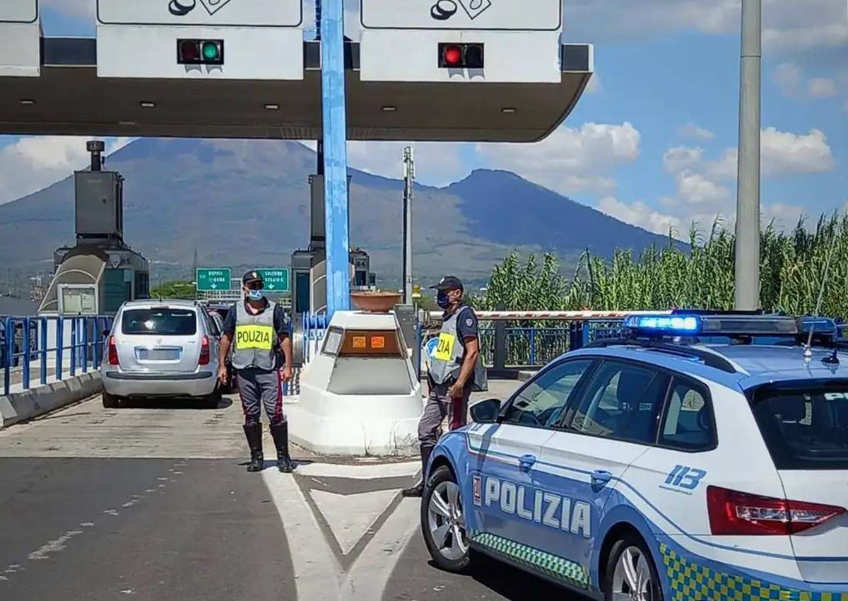 Autostrada Napoli Salerno Arrestato Scassina Cassa Automatica