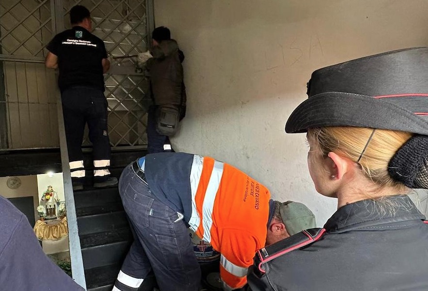 caivano blitz nel parco verde smantellata piazza di spaccio in allestimento accanto alla chiesa da Teleclubitalia.it caivano blitz nel parco verde smantellata piazza di spaccio in allestimento accanto alla chiesa