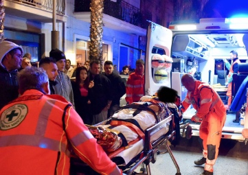 Tentato femminicidio a Castellammare: getta acido sulla moglie e poi la pesta