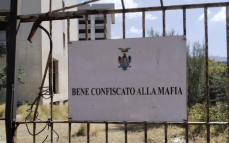 Clan Polverino, maxi confisca di beni: scoperto immobile occupato da 26 anni