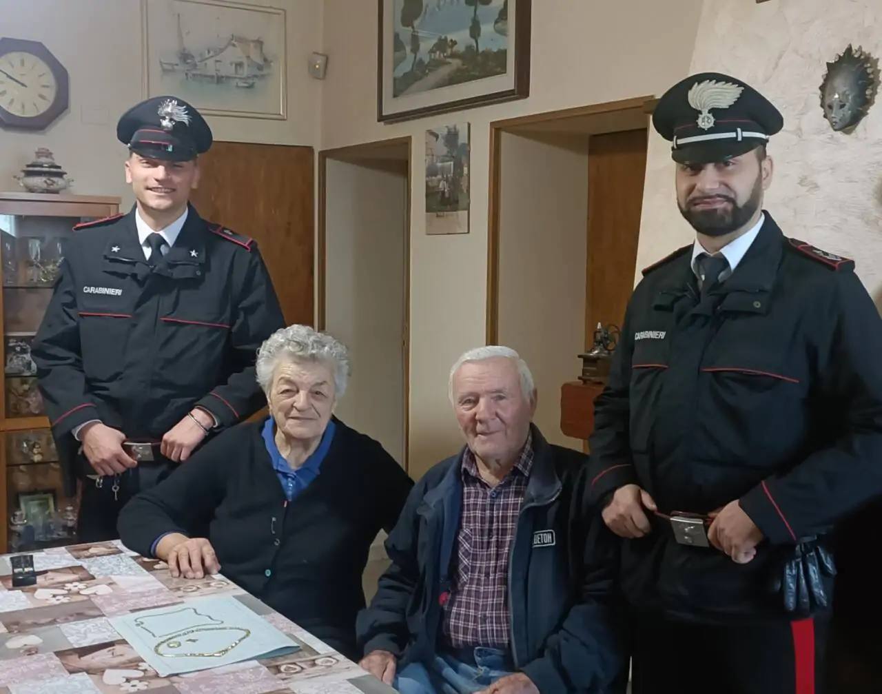 Coppia Di Napoletani Arrestati Truffa Anziani Macerata Marche