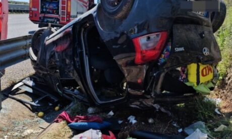 Incidente sull’A2 a Eboli, scontro tra auto: una si ribalta