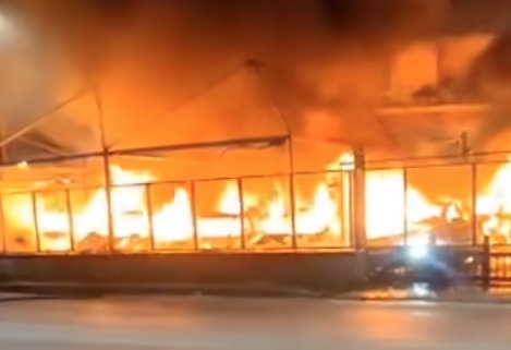 Incendio devastante a Marano: in fiamme concessionaria d’auto