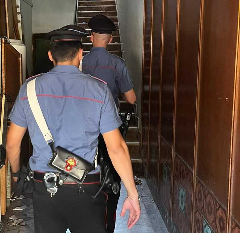 Minaccia Genitori Con Coltello 20enne Arrestato San Cipriano
