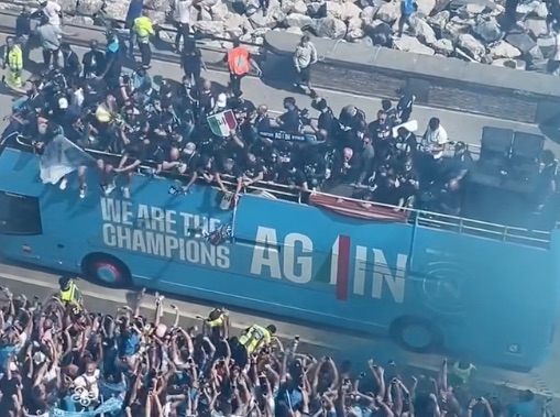 Napoli in festa: conclusa la sfilata dei bus scoperti per il quarto scudetto