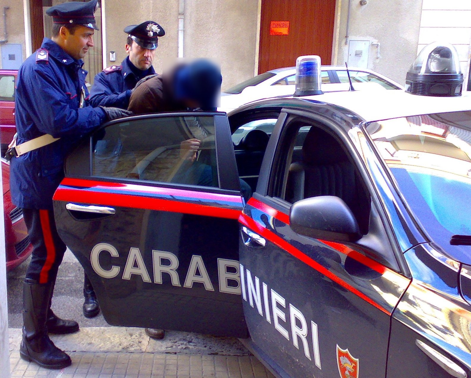 Parete Pestata Da Ex Bar Arrestato