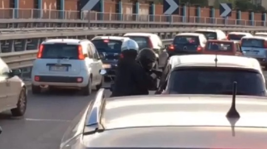 Rapine in serie sulla Circumvallazione Esterna: arrestati due uomini dopo inseguimento
