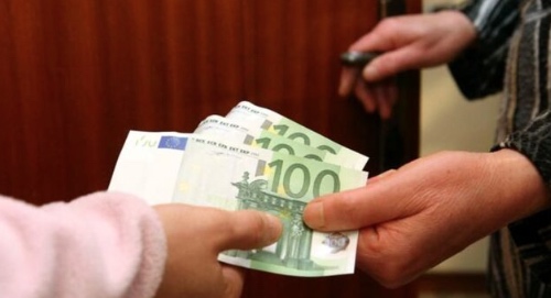 Scampia. Truffano anziana fingendosi uno dei figli: arrestati due 21enni