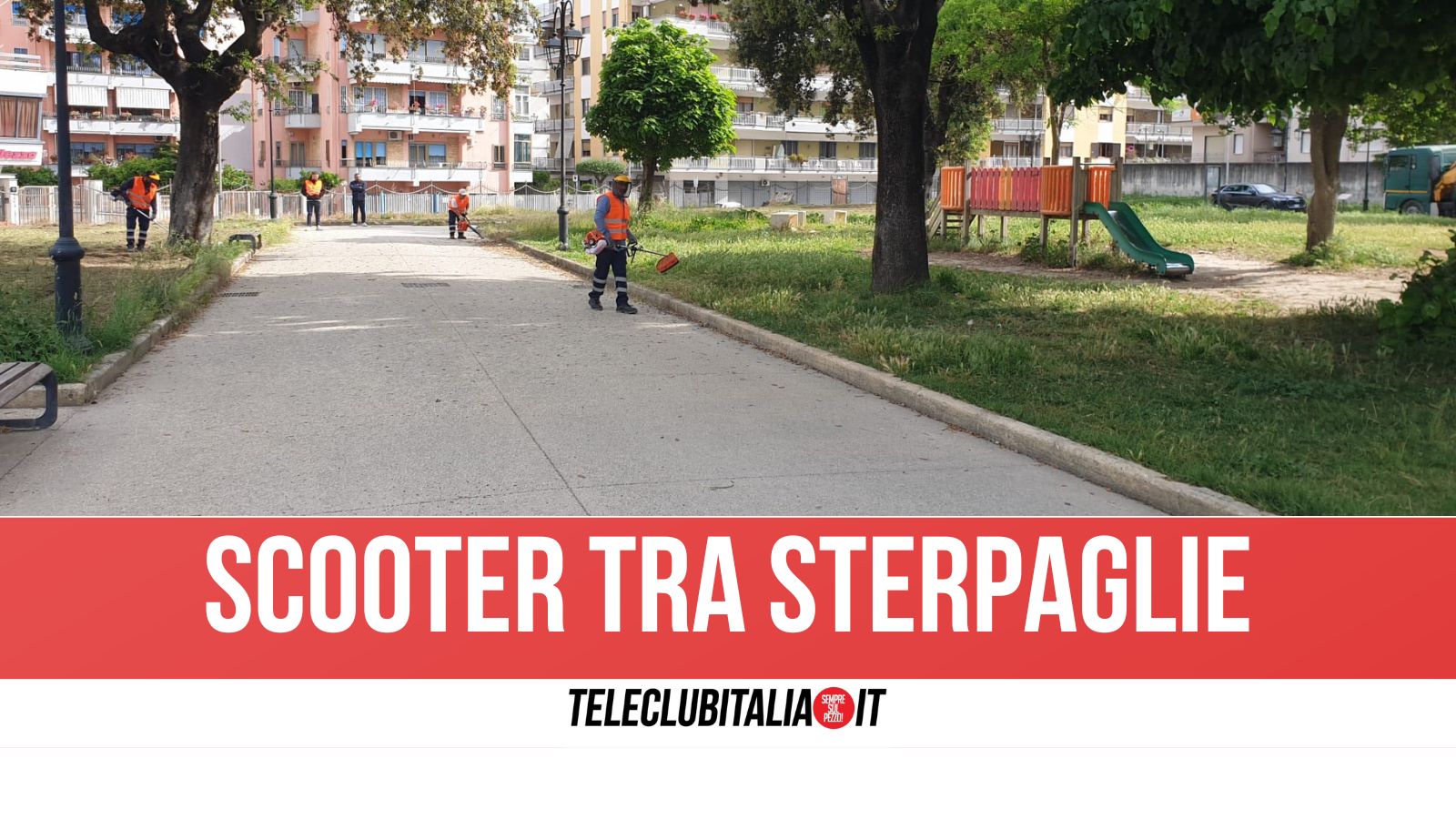 Aversa, durante lo sfalcio spunta uno scooter rubato nel 2019: la scoperta nel Parco Pozzi Aversa, durante lo sfalcio spunta uno scooter rubato nel 2019: la scoperta nel Parco Pozzi