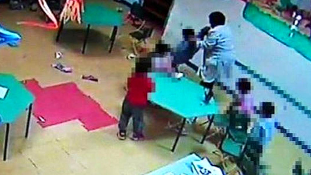 Scuola Infanzia Marano Botte Alunni Sospesa Maestra