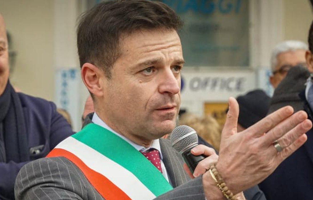Sindaco Sorrento 6mila Euro Mazzetta