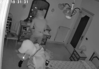 Torre del Greco, ladri entrano in casa mentre i proprietari dormono: appartamento svaligiato