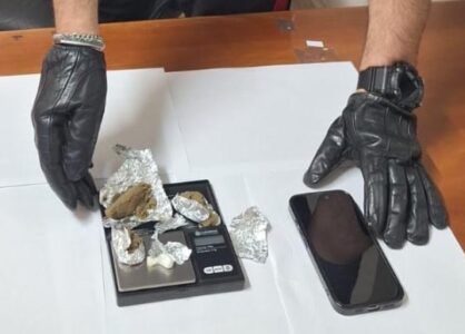 Trentola, fermato con hashish e cocaina nei pantaloni: arrestato 40enne