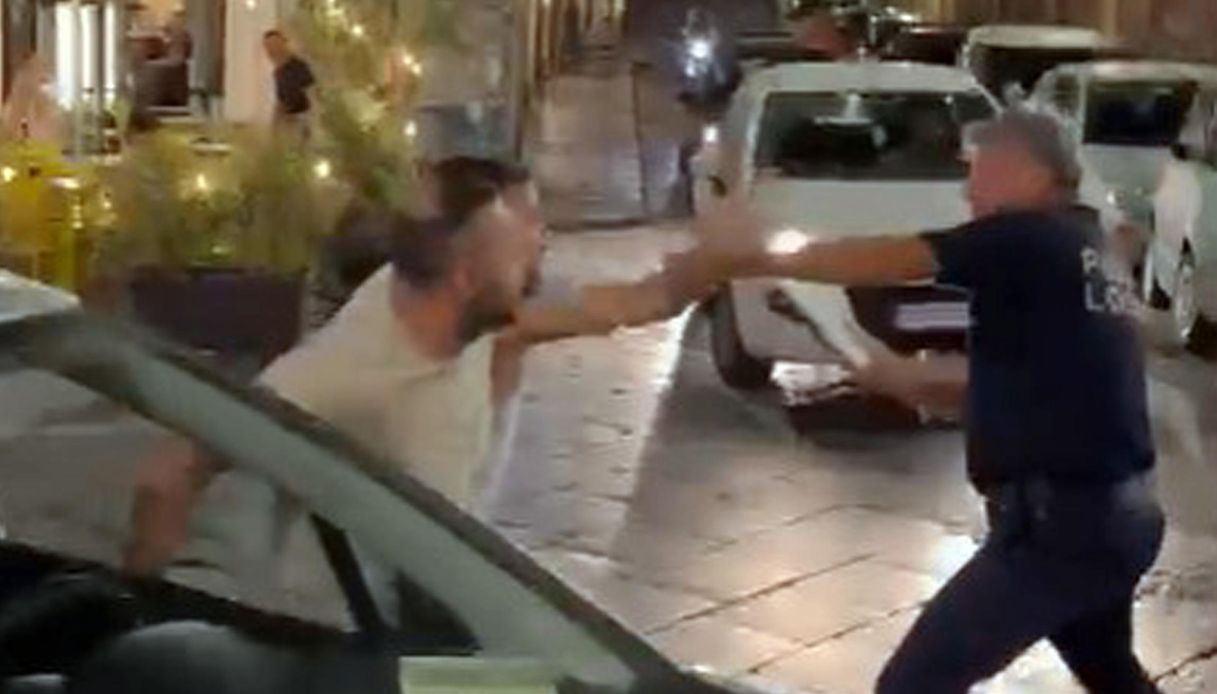 Vigili Urbani Napoli Aggrediti Via Santa Caterina