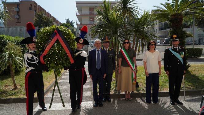 Caserta, celebrazione del 211° annuale di fondazione dell’Arma dei Carabinieri: deposti fiori alla targa in onore di tutti i decorati dell’Arma Caserta, celebrazione del 211° annuale di fondazione dell’Arma dei Carabinieri: deposti fiori alla targa in onore di tutti i decorati dell’Arma