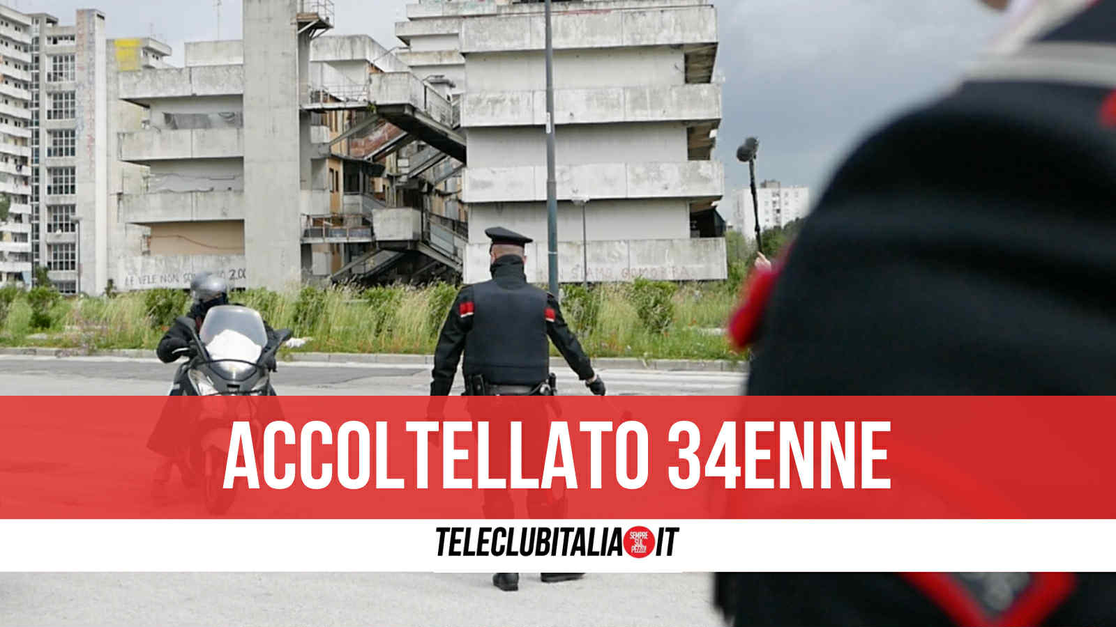 Scampia, accoltellato alle spalle da sconosciuti: 34enne in codice rosso Scampia, accoltellato alle spalle da sconosciuti: 34enne in codice rosso