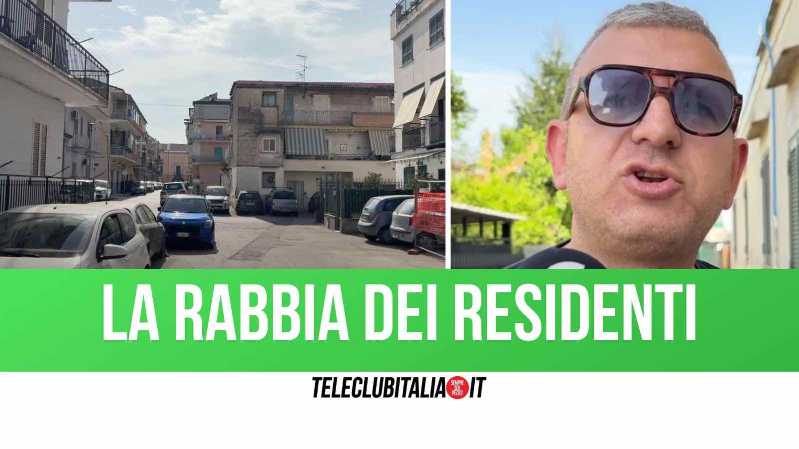 Aversa, parcheggio selvaggio tra via 25 Aprile e via Sorrento: “Auto ovunque, disagi per noi residenti” Aversa, parcheggio selvaggio tra via 25 Aprile e via Sorrento: “Auto ovunque, disagi per noi residenti”