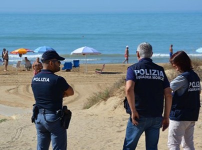 Castellammare. Racket anche sulle spiagge libere: tre arresti, in manette anche la figlia del boss D’Alessandro