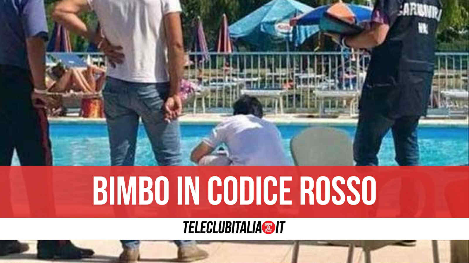 bambino cade in piscina a mugnano e rischia di annegare salvato in extremis dai soccorritori