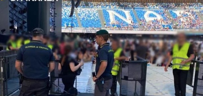 Napoli, cocaina, MDMA, hashish e marijuana ai concerti di Vasco: il sequestro dei finanzieri