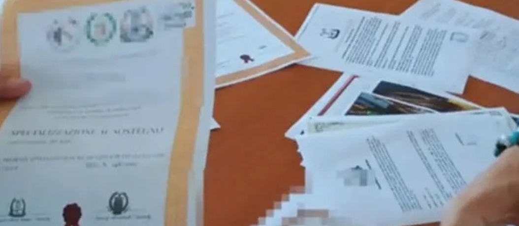 Diplomi falsi per ottenere il posto fisso nelle scuole: licenziati due dipendenti della provincia di Napoli