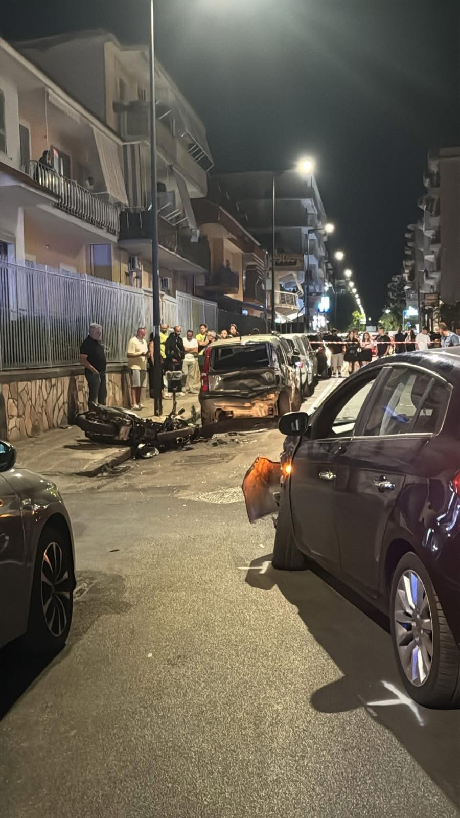 Schianto nella notte a Mugnano: tre giovanissimi in gravi condizioni. Si prega per Serena, Biagio e Gabriele Schianto nella notte a Mugnano: tre giovanissimi in gravi condizioni. Si prega per Serena, Biagio e Gabriele
