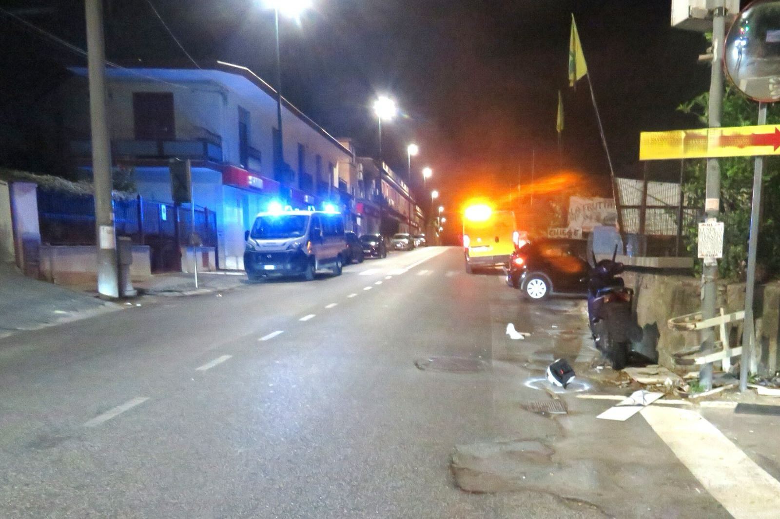 Tragedia nella notte a Napoli: 32enne muore in un incidente in scooter